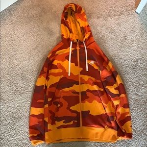 Nike camo fleece orange